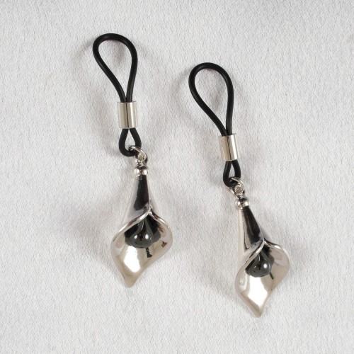 Lily with Hematite Pistil Non-Piercing Nipple Jewelry in Silver